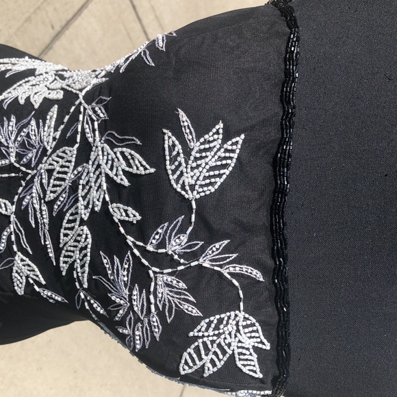 Black and White Black Tie Gown - Picture 4 of 9